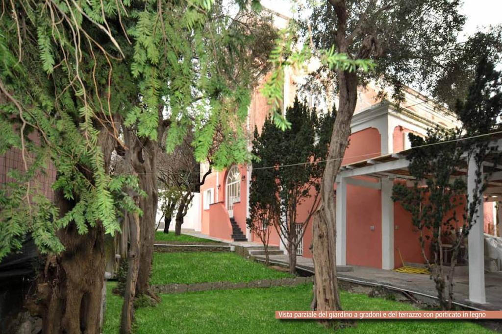 Capri Villa Bismarck Номер фото